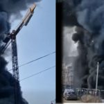 Środowe popołudnie na warszawskiej Białołęce przyniosło groźnie wyglądającą akcję służb. W okolicy ul. Laurowej zapaliła się elewacja nowo powstającego budynku. Dym unosił się tak wysoko, że był widoczny również z centrum stolicy. Na miejsce skierowano kilka zastępów straży pożarnej.