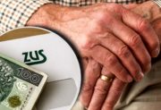 Pracował 42 lata i tyle emerytury dostał. Po pierwszym przelewie pozwał ZUS