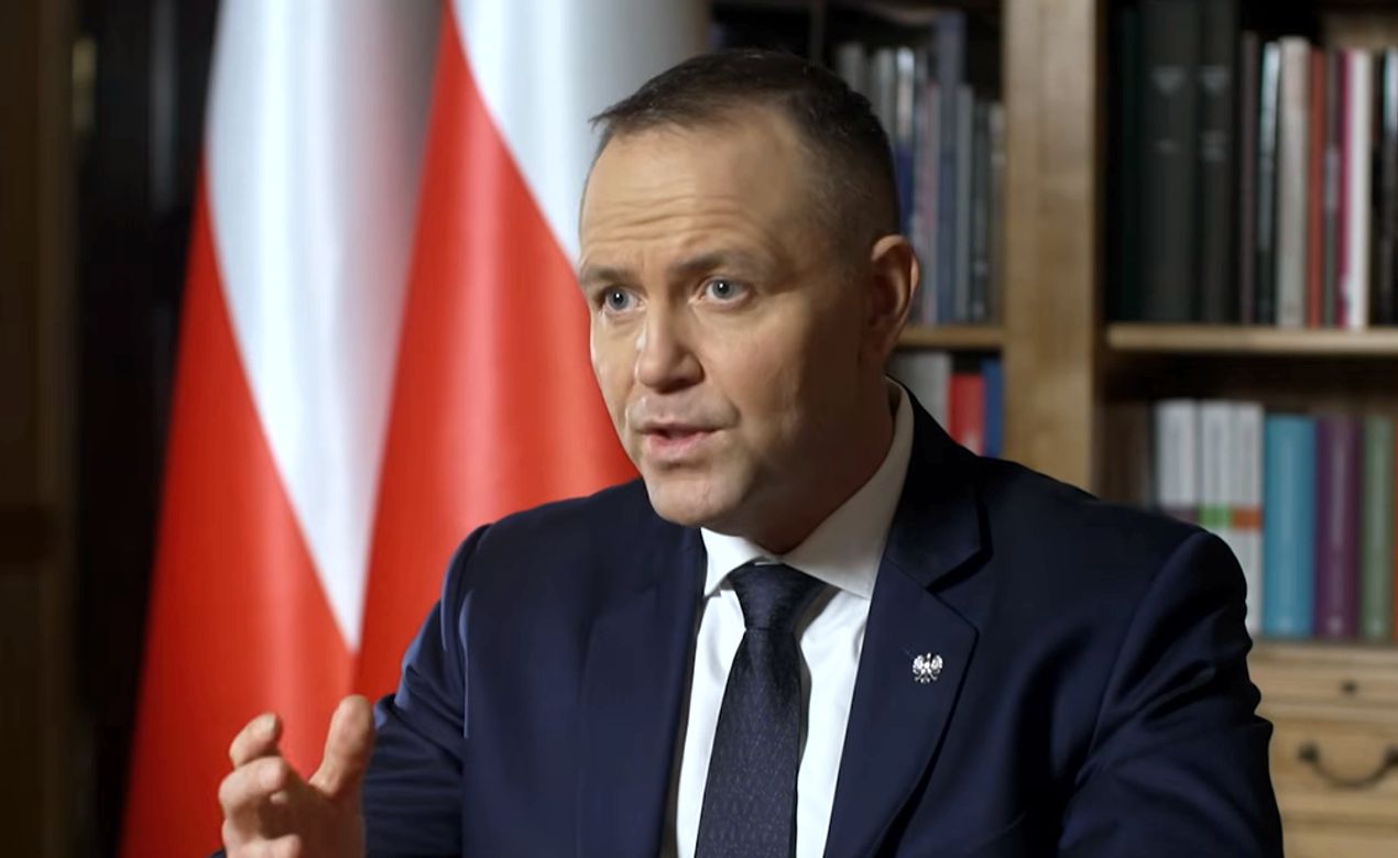 Jeszcze niedawno Karol Nawrocki mógł liczyć na przychylność tłumów, zwłaszcza tam, gdzie sportowe emocje mieszały się z polityką.