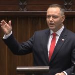 Spór wokół weta Karola Nawrockiego w sprawie programu SAFE wszedł na nowy poziom. Po decyzji prezydenta i zapowiedzi rządowego „planu B” dyskusja przestała dotyczyć wyłącznie pieniędzy na zbrojenia.