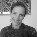 Sprawa śmierci Magdaleny Majtyki wciąż pozostawia więcej pytań niż odpowiedzi. Wrocławska policja potwierdziła, że na obecnym etapie śledztwa nie wykluczono udziału osób trzecich. Ciało 41-letniej aktorki odnaleziono w piątek w Biskupicach Oławskich, dwa dni po jej zaginięciu. Równocześnie środowisko artystyczne zaczęło reagować na tragedię - Teatr Muzyczny Capitol odwołał weekendowe spektakle Teatru Małego Widza.