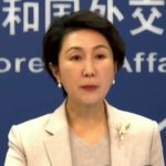 Wystarczyło kilka zdań z Pekinu, żeby napięcie wokół konfliktu znów skoczyło. Tym razem nie chodzi o kolejne rakiety, tylko o polityczny ciężar słów. Chińskie MSZ wprost oceniło działania USA i Izraela wobec Iranu i dołożyło do tego wątek, który wybrzmiał wyjątkowo mocno.