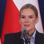 Pierwsza Dama Marta Nawrocka wyrusza do Stanów Zjednoczonych i zrobi to bez udziału prezydenta. To sytuacja, która w polskiej dyplomacji zdarza się niezwykle rzadko.