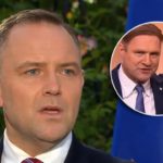 To był jeden z tych momentów, po których widzowie nie przechodzą obojętnie. W najnowszym odcinku programu „Kabaret na żywo” artyści postanowili sięgnąć po temat, który od tygodni rozgrzewa politykę. Efekt? Ostra satyra, mocne reakcje i wyraźny podział opinii.