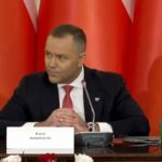 Jeszcze chwilę temu trwał spór o to, czy zapowiadane przez prezydenta zaproszenie dla rządu w ogóle zostało wysłane. Teraz sytuacja zrobiła się bardziej konkretna. Kancelaria Prezydenta poinformowała o terminie spotkania w sprawie programu „Polski SAFE 0 proc.”, czyli alternatywnej koncepcji finansowania obronności, promowanej przez Karola Nawrockiego i prezesa NBP.