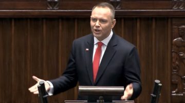 Podpis Nawrockiego wywołał polityczną burzę. Koalicja chwali, PiS atakuje rząd