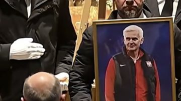 Pogrzeb Jacka Magiery. Tłumy w Katedrze Polowej, poruszający gest żony i decyzja prezydenta