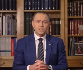 Notowania Karola Nawrockiego wyhamowały. Nowe sondaże pokazują wyraźny trend