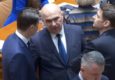 Parlament przegłosował wotum nieufności, kraj wchodzi w polityczny kryzys