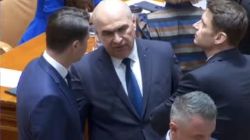 Parlament przegłosował wotum nieufności, kraj wchodzi w polityczny kryzys