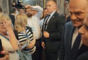 Donald Tusk odwiedził grób Jana Pawła II. W Watykanie doszło do spotkania z Polakami
