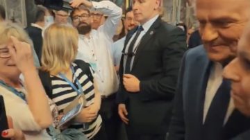 Donald Tusk odwiedził grób Jana Pawła II. W Watykanie doszło do spotkania z Polakami