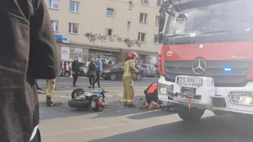 Groźny wypadek w Szczecinie. Motocyklista trafił do szpitala, ruch był sparaliżowany