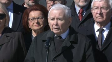 Napięcie podczas miesięcznicy smoleńskiej. Jarosław Kaczyński ostro o kontrmanifestantach