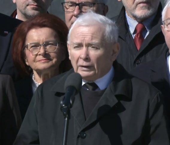 Napięcie podczas miesięcznicy smoleńskiej. Jarosław Kaczyński ostro o kontrmanifestantach