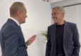 Donald Tusk spotkał się z George’em Clooneyem. Burzę wywołał jeden szczegół nagrania