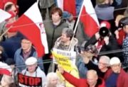 Demonstracja zwolenników Telewizji Republika w Warszawie. Padły hasła o wolności słowa