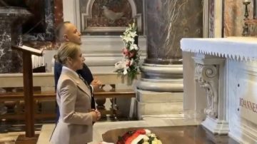 Karol Nawrocki oddał hołd św. Janowi Pawłowi II. Wyjątkowa uroczystość w Watykanie