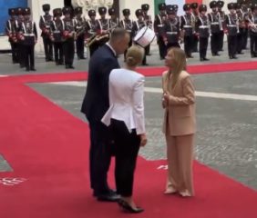 Nagranie z wizyty Karola Nawrockiego u Giorgii Meloni wywołało burzę. Eksperci studzą emocje