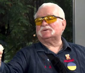 Lech Wałęsa kategorycznie żąda. Tablica albo „milion złotych z odsetkami”