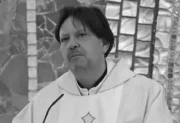 Ksiądz Robert zmarł podczas mszy w kościele. Wierni próbowali go ratować
