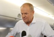 Donald Tusk zapytany o wizytę Karola Nawrockiego u Donalda Trumpa. Odpowiedział jednym słowem
