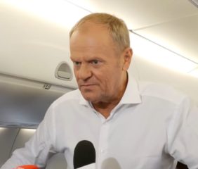 Donald Tusk zapytany o wizytę Karola Nawrockiego u Donalda Trumpa. Odpowiedział jednym słowem