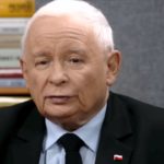 Spór pomiędzy Warszawą a Kijowem wciąż się zaostrza. Po decyzji Karola Nawrockiego o odebraniu Wołodymyrowi Zełenskiemu Orderu Orła Białego kolejny mocny gest zapowiedział Jarosław Kaczyński. Prezes Prawa i Sprawiedliwości poinformował, że zwróci ukraiński Order Księcia Jarosława Mądrego, który otrzymał przed laty. Jarosław Kaczyński zapowiedział zwrot odznaczenia Podczas konferencji prasowej Jarosław Kaczyński poinformował, że zamierza oddać przyznany mu przez Ukrainę Order Księcia Jarosława Mądrego II klasy. Jak podkreślił, będzie to wyraz jego stanowiska wobec działań ukraińskich władz oraz gest solidarności z prezydentem Karolem Nawrockim. Ja też zwrócę order, bo mam dość wysokiej rangi, Order Księcia Jarosława Mądrego drugiej klasy. To będzie wyraz mojego stosunku do elit ukraińskich i akt lojalności wobec naszego prezydenta - powiedział Jarosław Kaczyński. Jednocześnie zaznaczył, że nie był zwolennikiem eskalowania napięć pomiędzy Polską a Ukrainą. Według prezesa PiS obecna sytuacja jest jednak konsekwencją działań strony ukraińskiej. Prezes PiS wskazał swoje warunki wobec Ukrainy Jarosław Kaczyński odniósł się również do kwestii pamięci historycznej oraz zbrodni wołyńskiej. Jego zdaniem pojednanie pomiędzy Polską i Ukrainą wymaga spełnienia kilku podstawowych warunków. Przyznanie się do winy, przeprosiny, pochowanie wszystkich ofiar, oczywiście wcześniej ekshumacje. To są nasze warunki - stwierdził. Prezes PiS dodał, że w jego ocenie Polska powinna rozważyć blokowanie kolejnych etapów negocjacji dotyczących przystąpienia Ukrainy do Unii Europejskiej, jeśli kwestie historyczne nie zostaną rozwiązane. Jednocześnie zaznaczył, że jest to jego osobista opinia, a nie oficjalne stanowisko Prawa i Sprawiedliwości. Nawiązał do Petra Poroszenki i kwestii banderyzmu W dalszej części wypowiedzi Jarosław Kaczyński porównał podejście Ukrainy do pamięci historycznej z powojennymi Niemcami. Przypomniał również swoją wcześniejszą rozmowę z byłym prezydentem Ukrainy Petrem Poroszenką. I ja powiedziałem Poroszence, już kilka lat temu, że wy, z tym banderyzmem, do Europy nie wejdziecie - powiedział. Prezes PiS zaznaczył przy tym, że mimo krytyki władz Ukrainy nadal opowiada się za wspieraniem kraju broniącego się przed rosyjską agresją. Spór rozpoczął się od decyzji Karola Nawrockiego Napięcie w relacjach polsko-ukraińskich wyraźnie wzrosło po decyzji Wołodymyra Zełenskiego o nadaniu jednej z jednostek Sił Zbrojnych Ukrainy imienia „Bohaterów UPA”. W odpowiedzi Karol Nawrocki zdecydował o odebraniu Wołodymyrowi Zełenskiemu Orderu Orła Białego, który kilka lat wcześniej został mu przyznany przez Andrzeja Dudę. Decyzja wywołała szeroką dyskusję po obu stronach granicy. W geście protestu część ukraińskich polityków i urzędników odesłała polskie odznaczenia państwowe. Wśród nich znaleźli się między innymi Kyryło Budanow, Andrij Sybiha oraz Wasyl Bodnar. Sam Wołodymyr Zełenski zwrócił Order Orła Białego, jednocześnie deklarując gotowość do dalszego dialogu z Polską. Do sprawy odniósł się również premier Donald Tusk, który ocenił, że eskalacja napięć pomiędzy Warszawą a Kijowem nie służy żadnej ze stron i może przynieść korzyści jedynie Rosji.