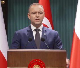 Nawrocki nagle przestał reagować. Położył się i stracił przytomność