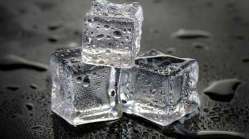 Jak zrobić domowy klimatyzator za 20 zł? Prosty sposób na ochłodzenie mieszkania podczas upałów