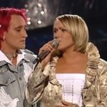 Justyna Majkowska dołączyła do Ich Troje w okresie, który okazał się najważniejszym momentem w historii zespołu. Wokalistka śpiewała największe przeboje grupy, występowała przed tysiącami fanów i cieszyła się ogromną popularnością. Gdy formacja znajdowała się na szczycie, niespodziewanie zdecydowała się odejść. Dopiero po latach wyznała, że życie w ciągłym stresie i pod presją stało się dla niej nie do zniesienia.