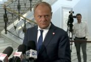 Trzy emerytury premiera. Nie do wiary ile co miesiąc wpływa na konto Tuska