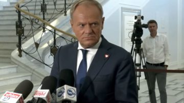 Trzy emerytury premiera. Nie do wiary ile co miesiąc wpływa na konto Tuska