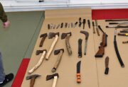 Policjanci weszli do domu 14-latka, dokonali wstrząsającego odkrycia. Natychmiast zaroiło się od służb, jest pilny komunikat