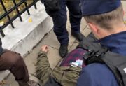 Adam Borowski padł nagle nieprzytomny przed TK, są pilne wieści na jego temat