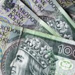 Czy istnieje limit gotówki przechowywanej w domu? Polskie przepisy dają jasną odpowiedź. Przy dużych kwotach trzeba pamiętać o zasadzie.